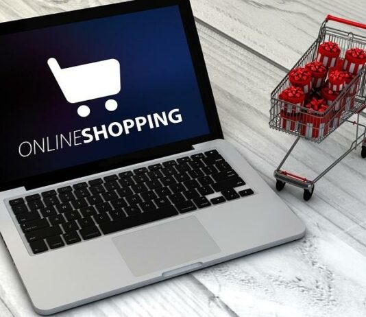Zakupy z dostawą do domu – jakie produkty warto kupować