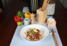 Pikantna zupa pomidorowa z ciecierzycą