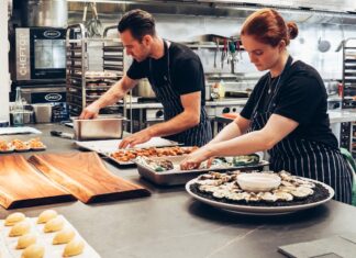 Wege sałatka Cezar z domowym dressingiem