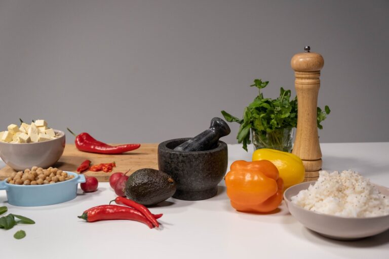 Szakszuka bez jajek z tofu i pomidorami. Przepis krok po kroku