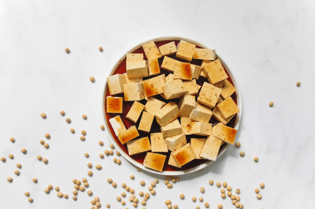 Tofu z airfryera w 10 minut – jak uzyskać chrupiącą skórkę bez grama tłuszczu