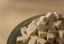 Tofu z airfryera w 10 minut – jak uzyskać chrupiącą skórkę bez grama tłuszczu
