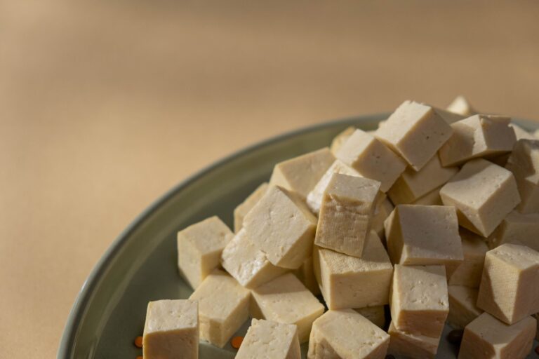 Tofu z airfryera w 10 minut – jak uzyskać chrupiącą skórkę bez grama tłuszczu